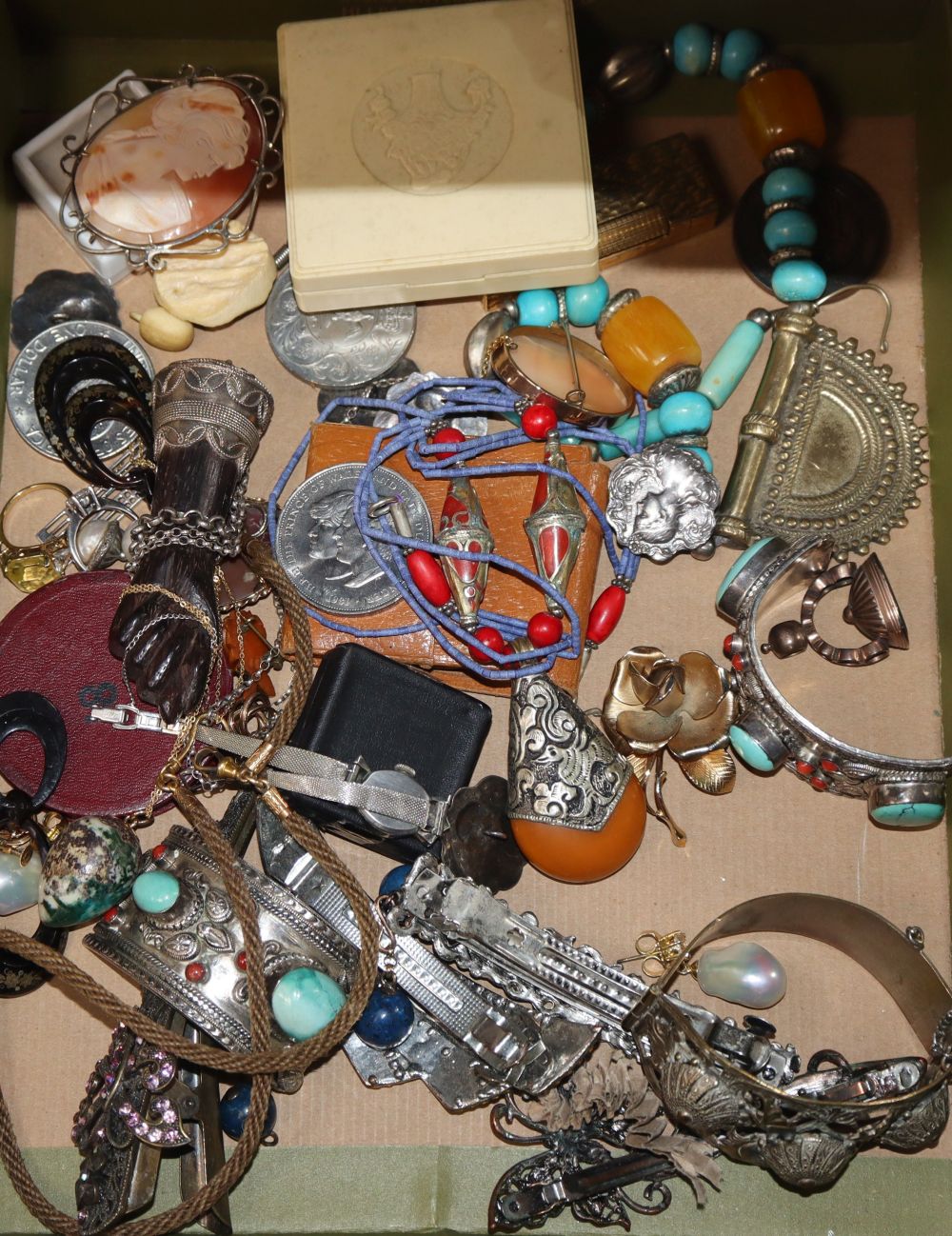 Mixed costume jewellery etc.